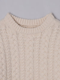 クルーネックケーブルニット
