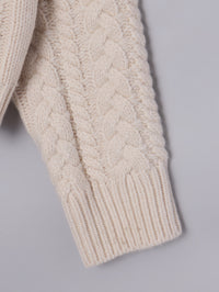 クルーネックケーブルニット