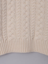 クルーネックケーブルニット