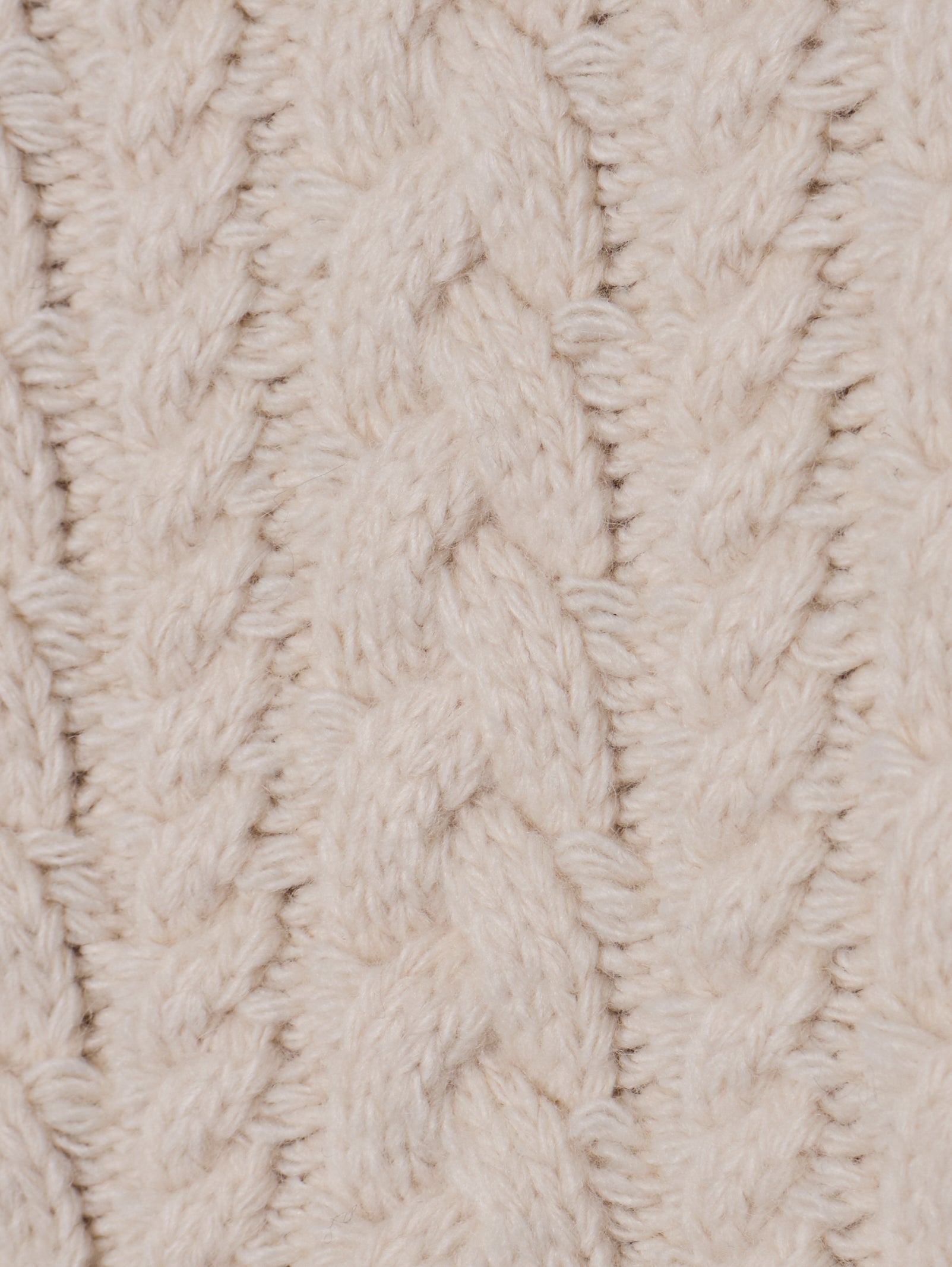 クルーネックケーブルニット