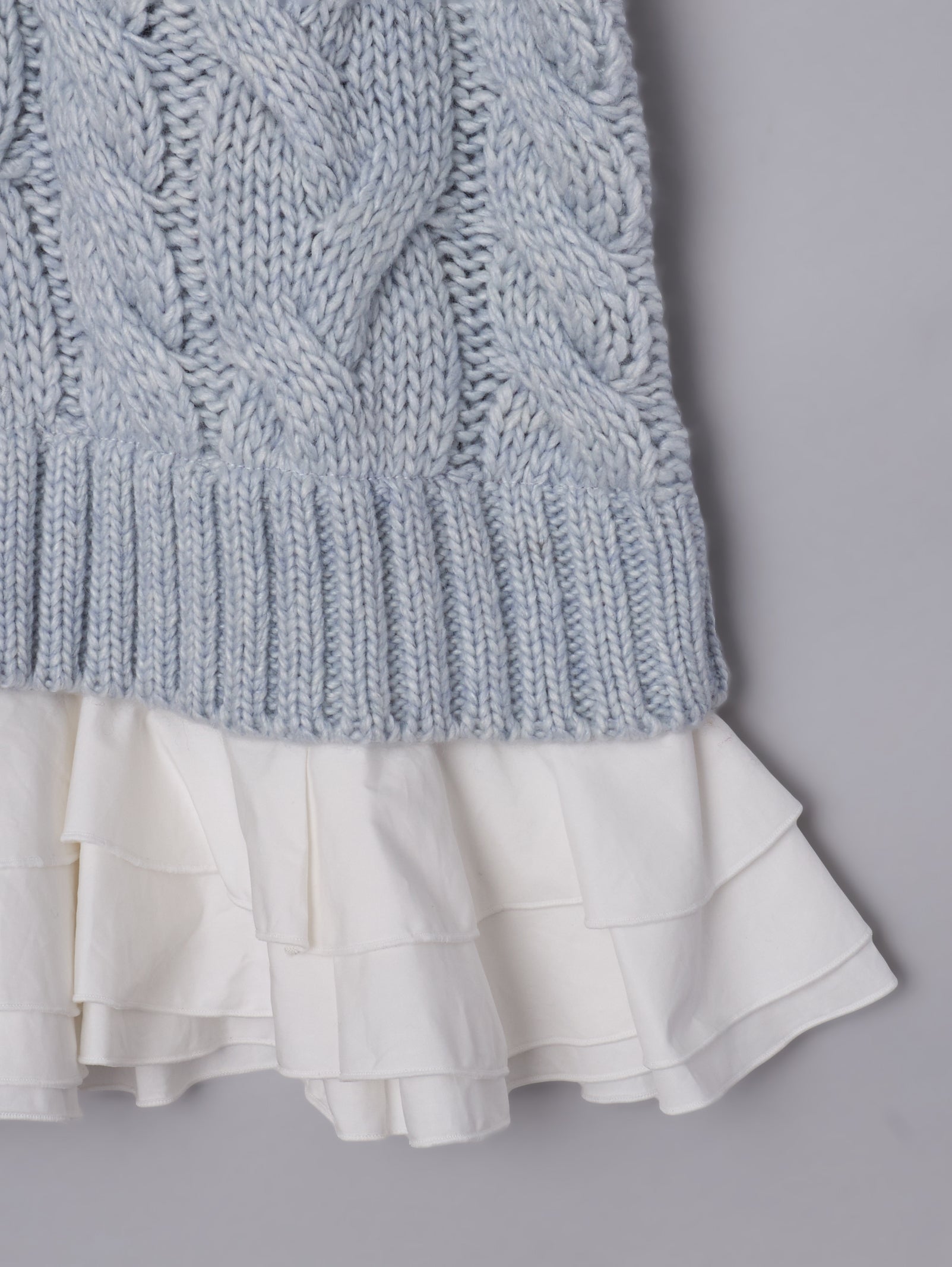フリルレイヤードケーブルニット