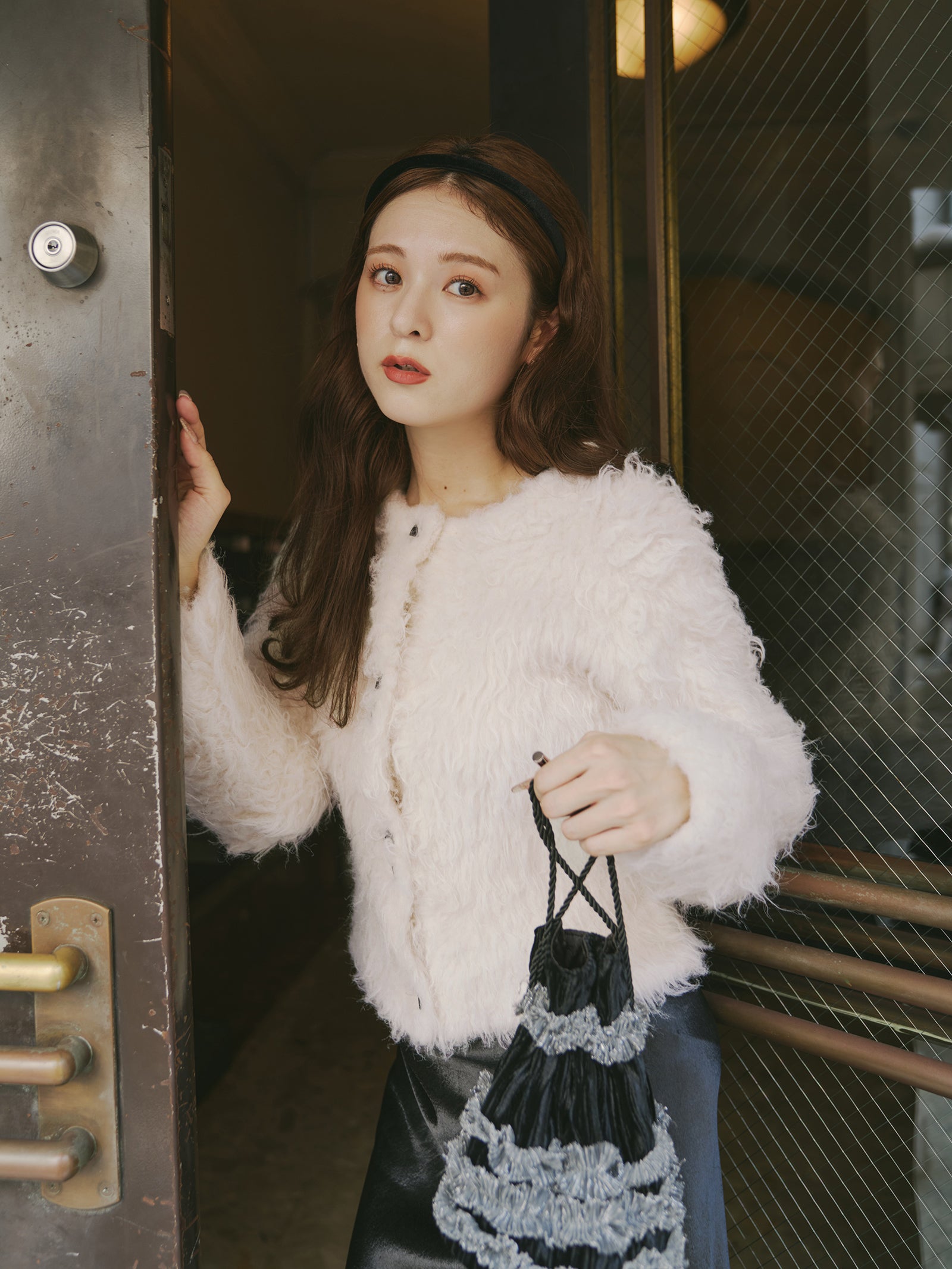 シャギーショートVネックニット