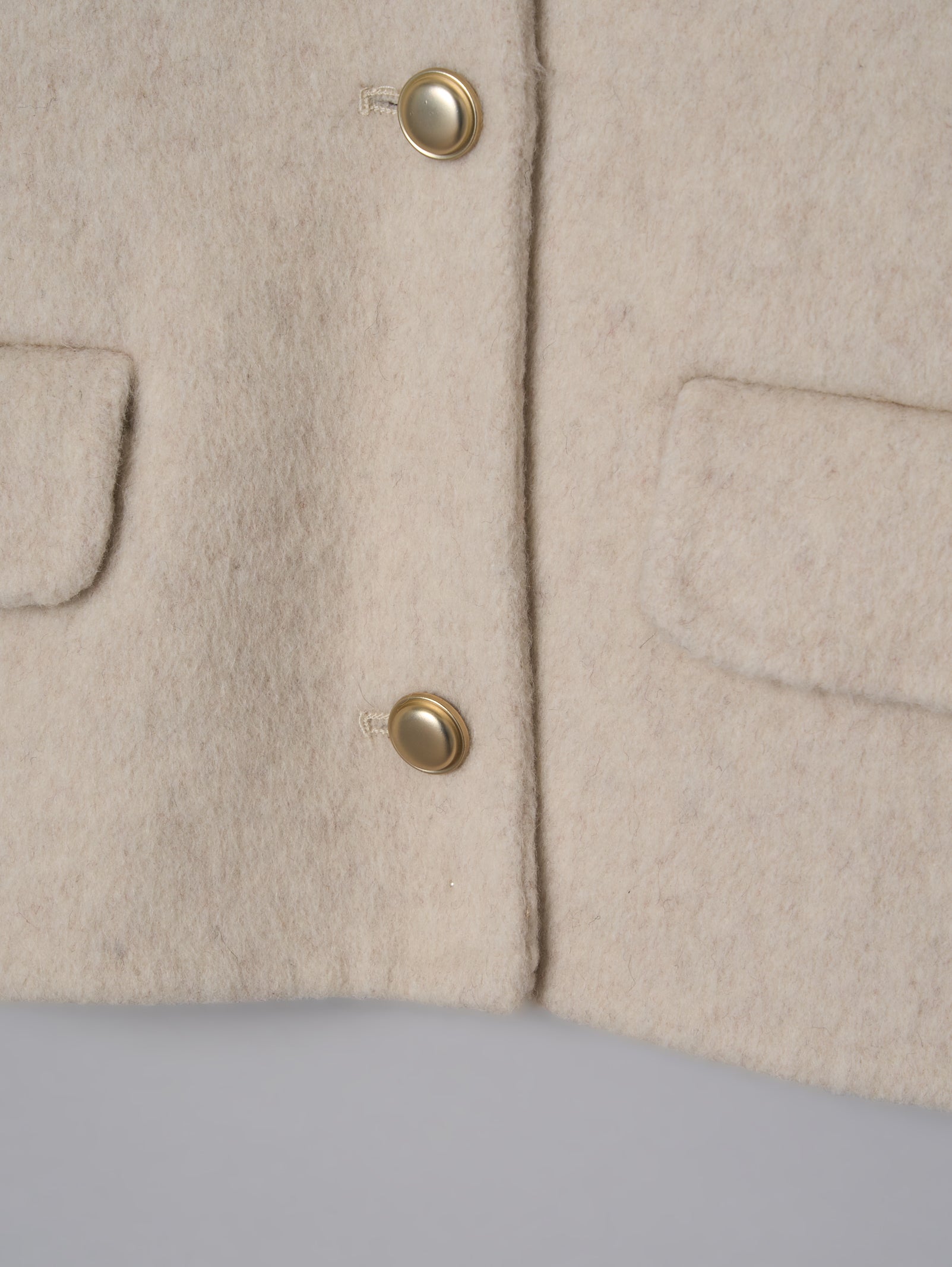 アイボリー ノーカラージャケット ゴールドボタン ゴールドボタンノーカラージャケット（ノーカラージャケット）｜Olu