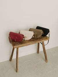 ラウンドフラップバッグ