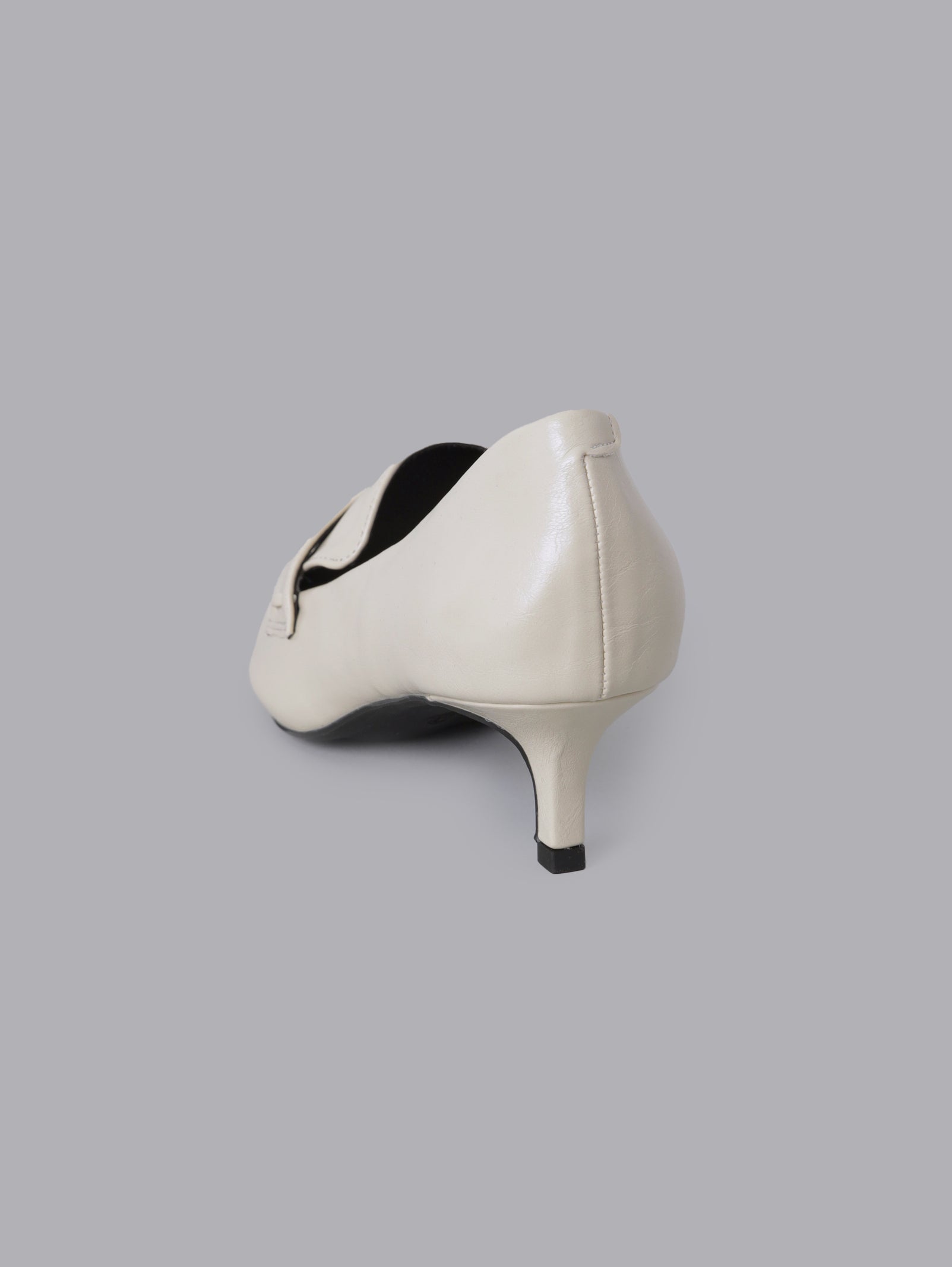 ポインテッドローファーパンプス