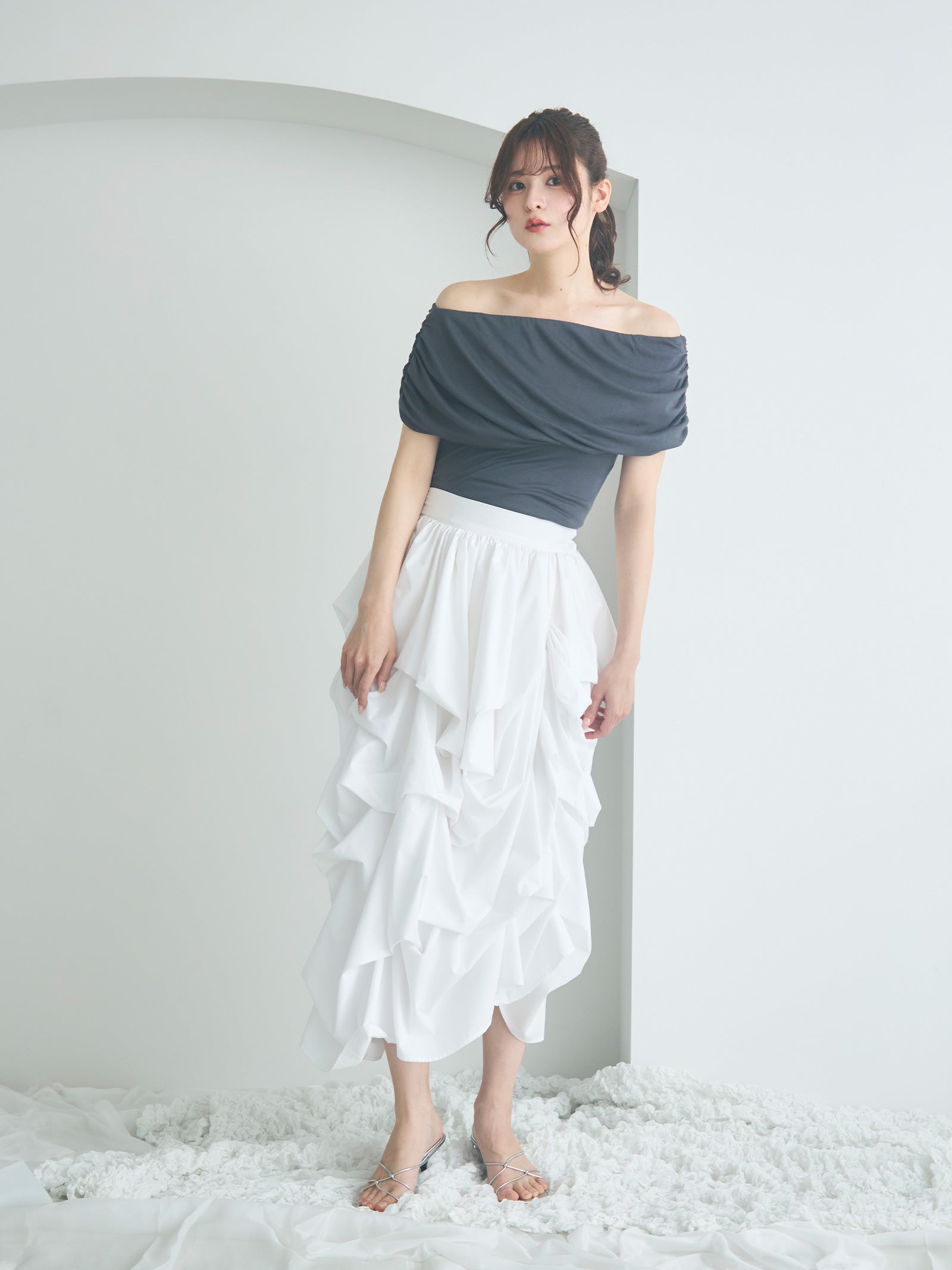 ドレープオフショルダーカットソー