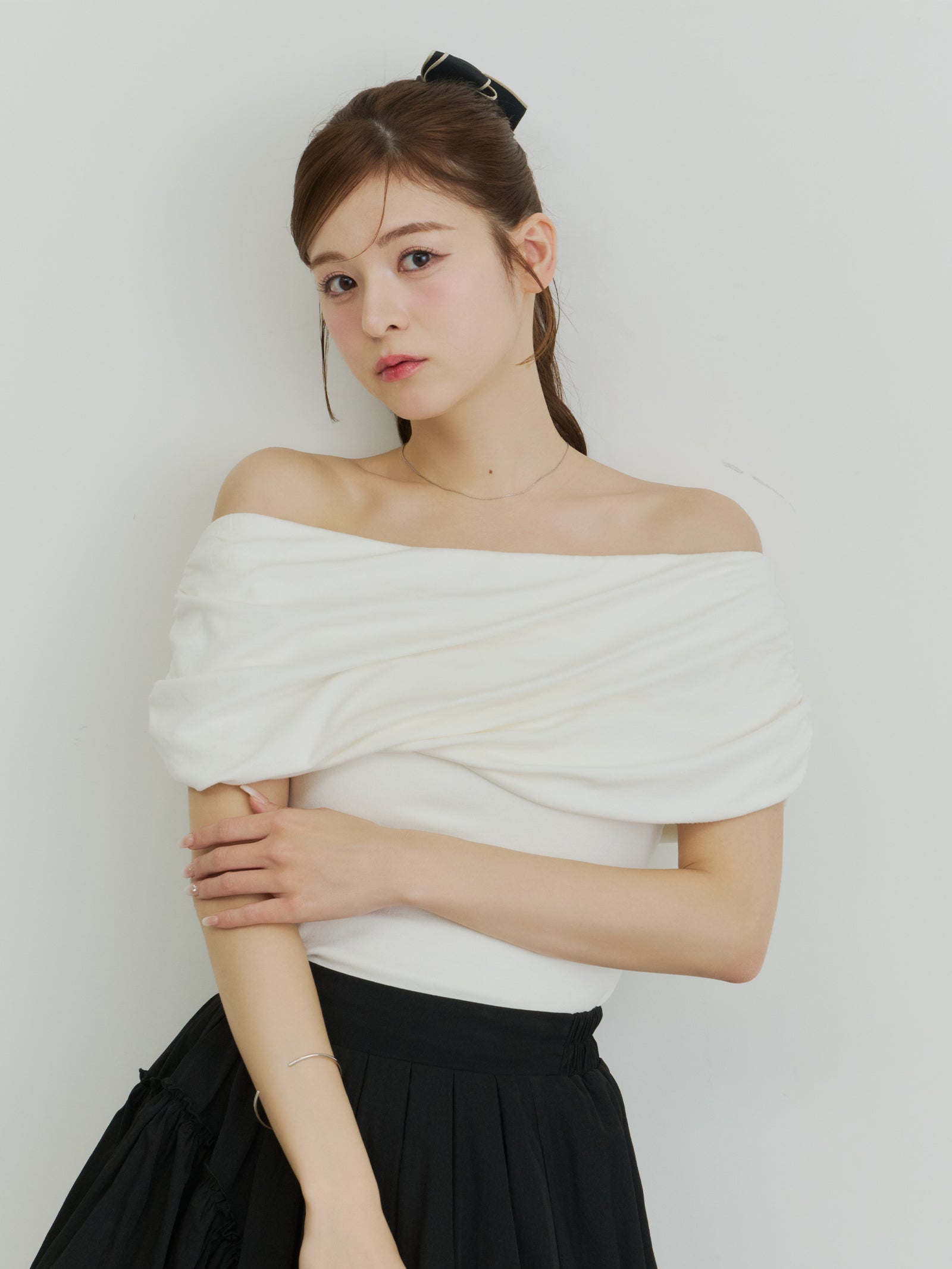 ドレープオフショルダーカットソー