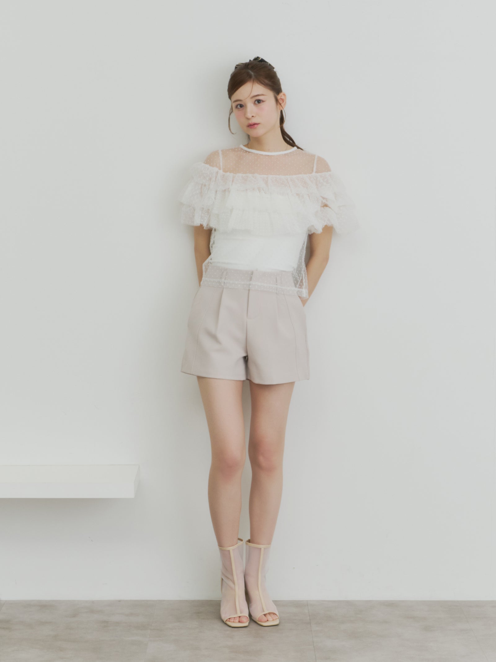 フロッキードットフリルトップス