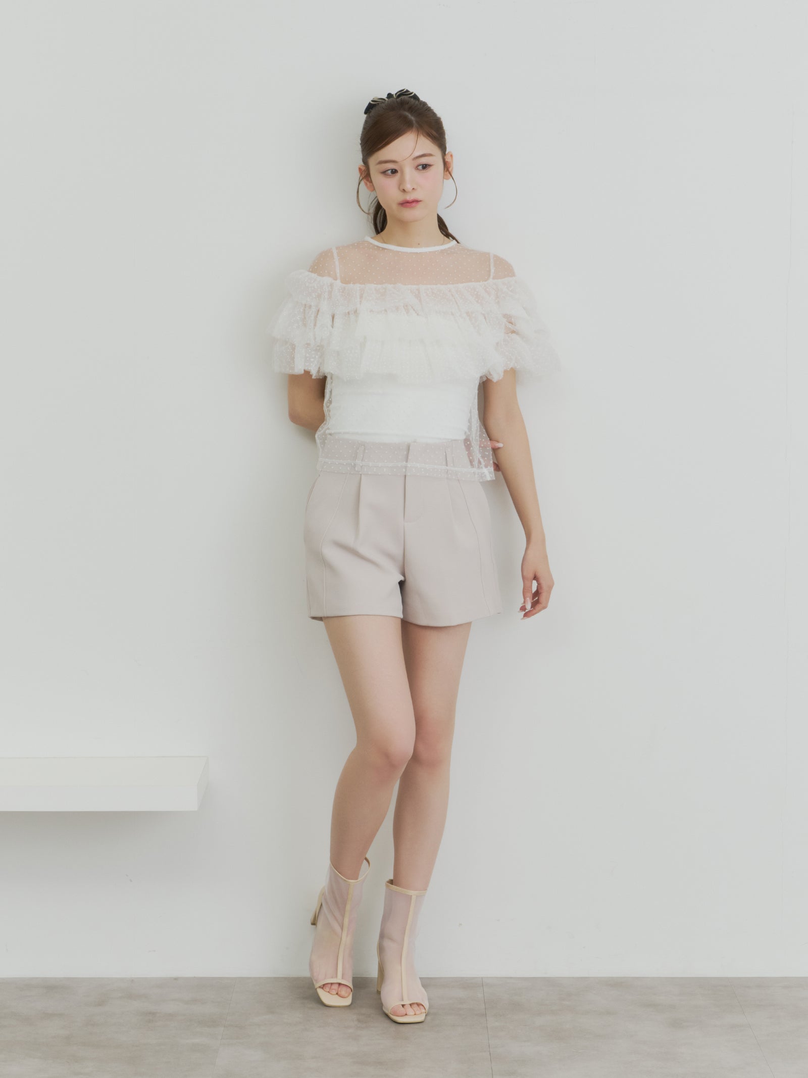 フロッキードットフリルトップス