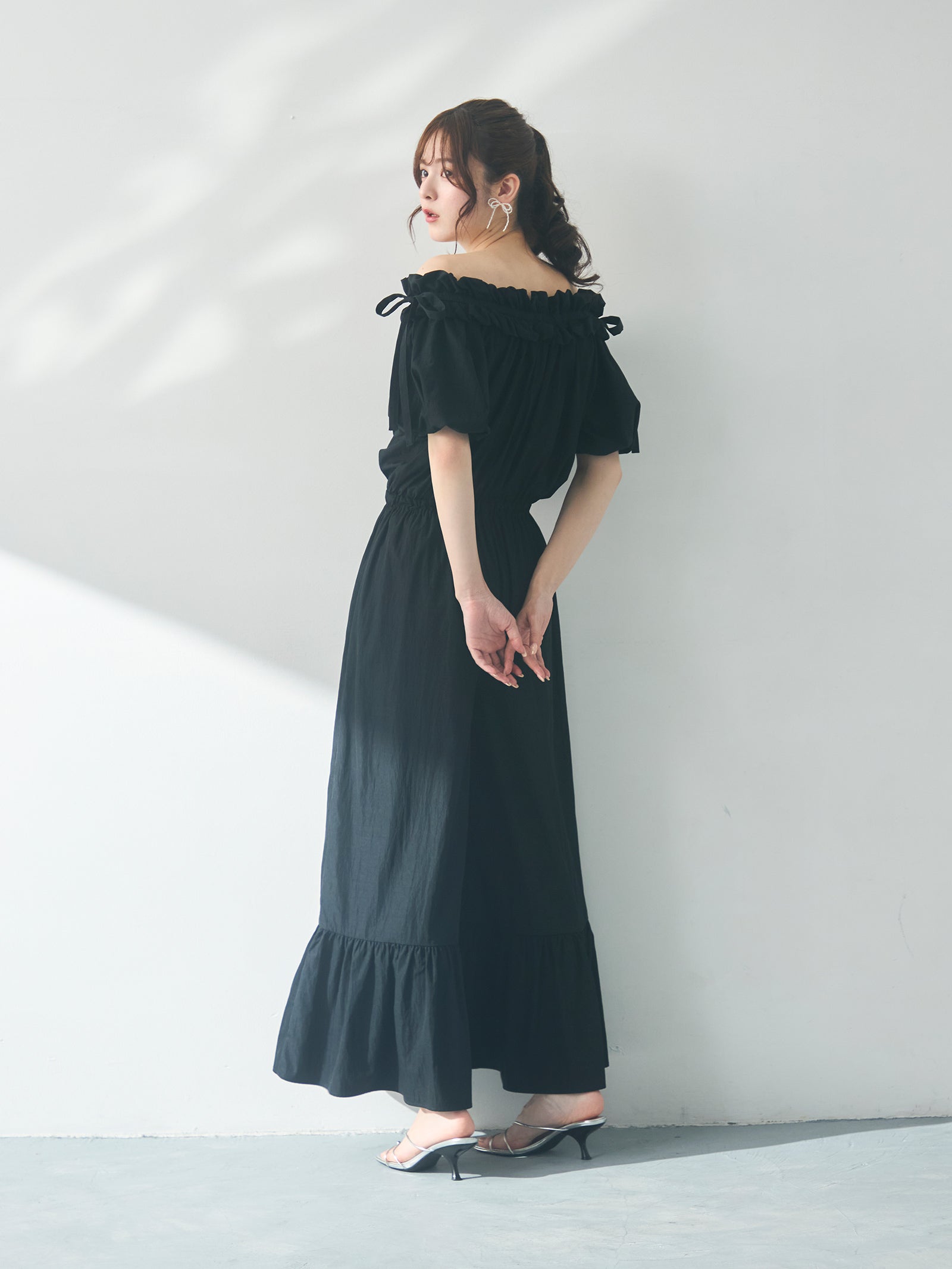 MAACHATT 黒 フリル付きオールインワン MAACHATT 黒 フリル付きオールインワン サロペット