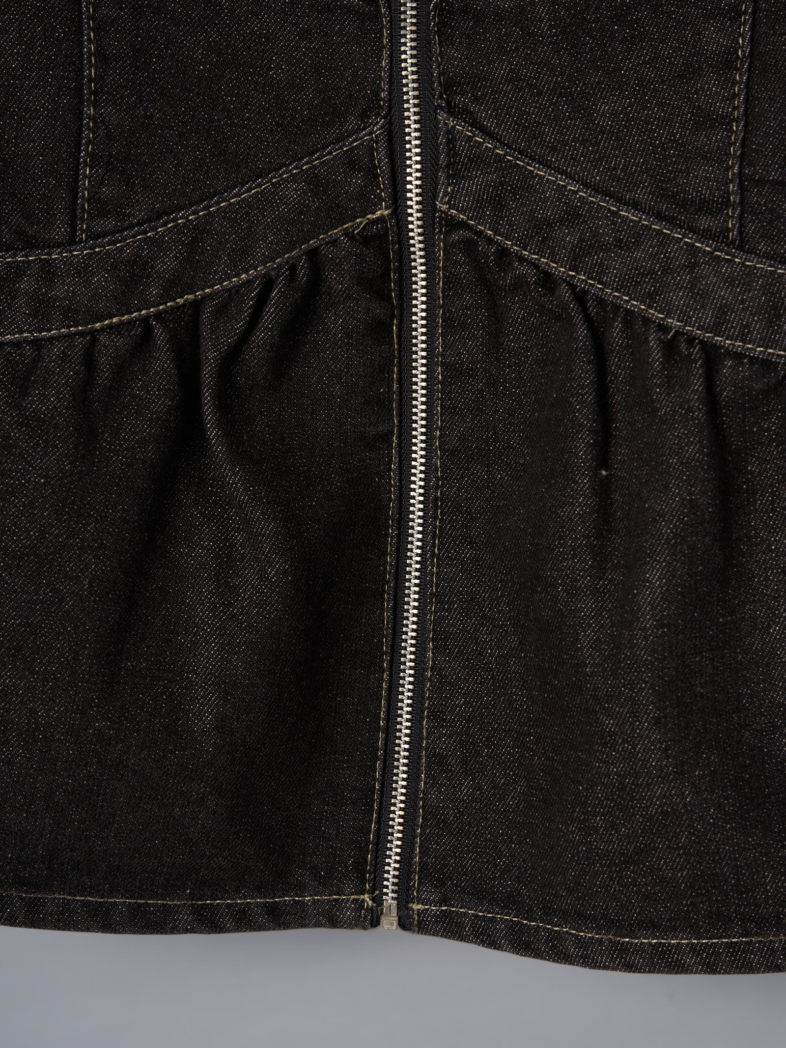 デニムペプラムビスチェ