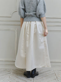 サテンタックロングスカート