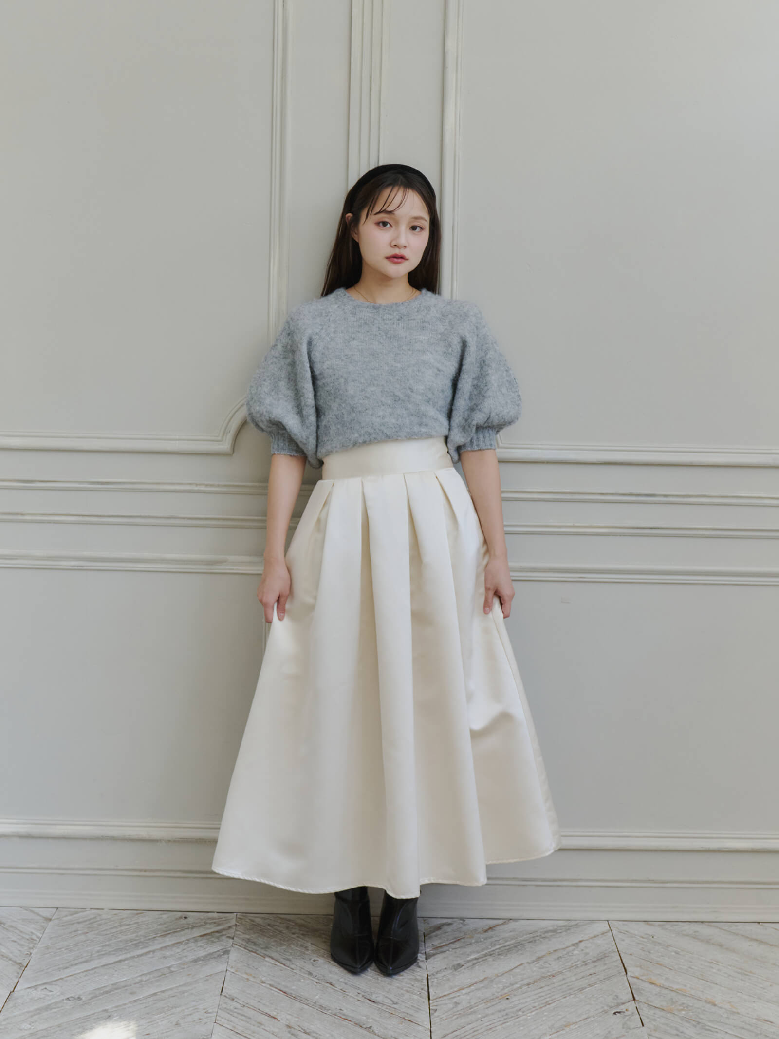 サテンタックロングスカート