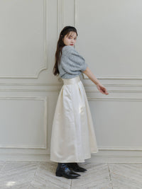 サテンタックロングスカート
