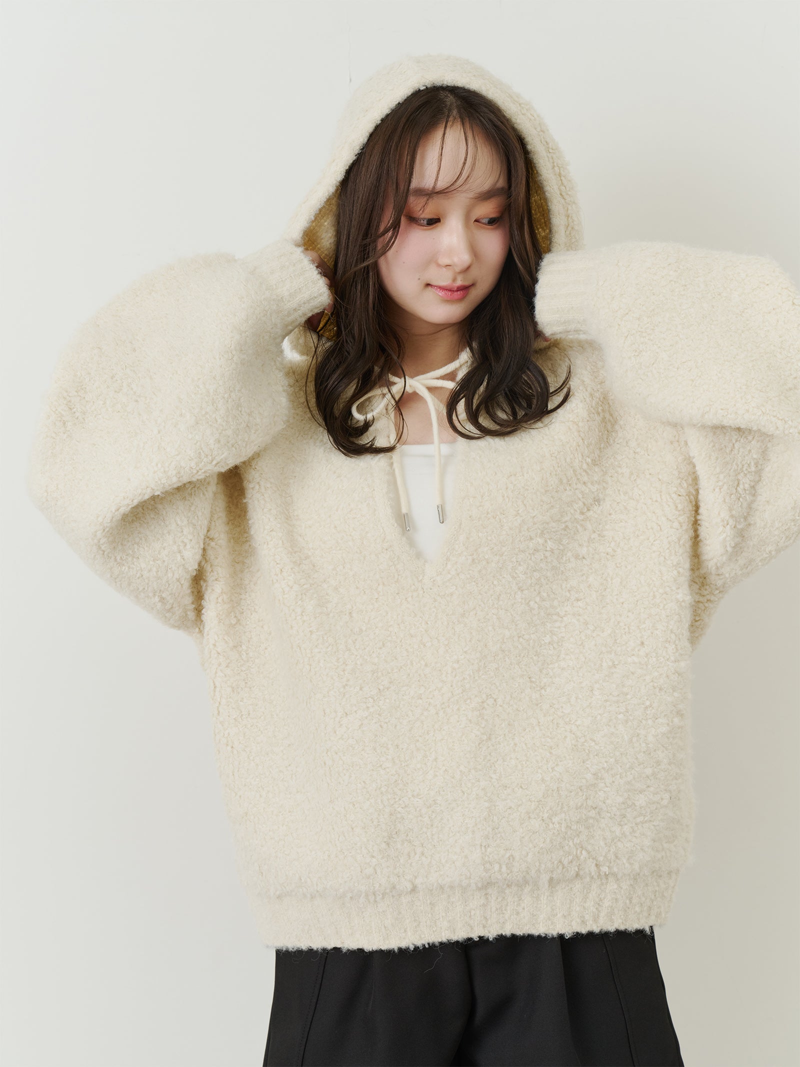 アイボリー フード付きオーバーサイズニット フードニットプルオーバー