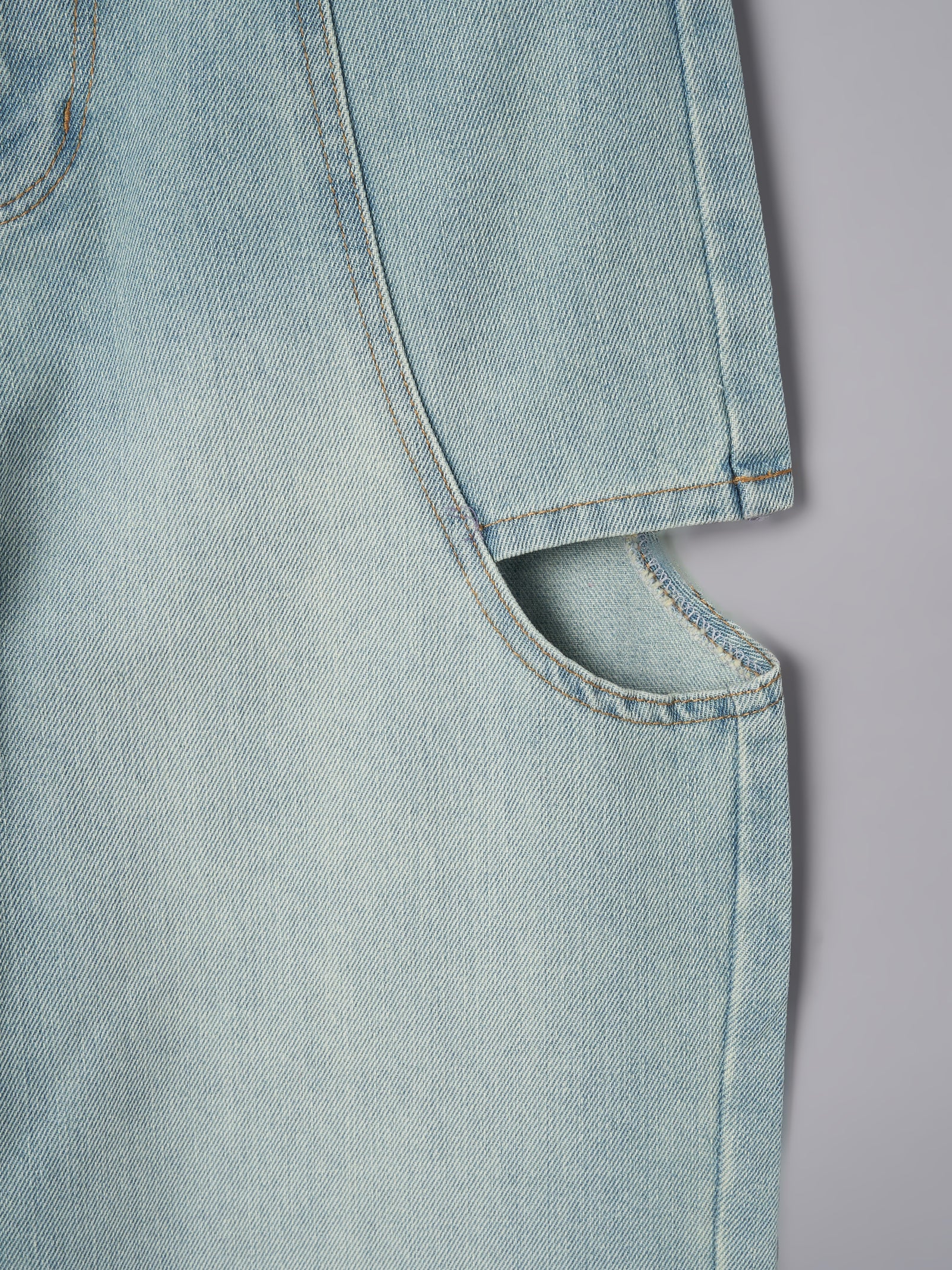 サイドスリットデニム