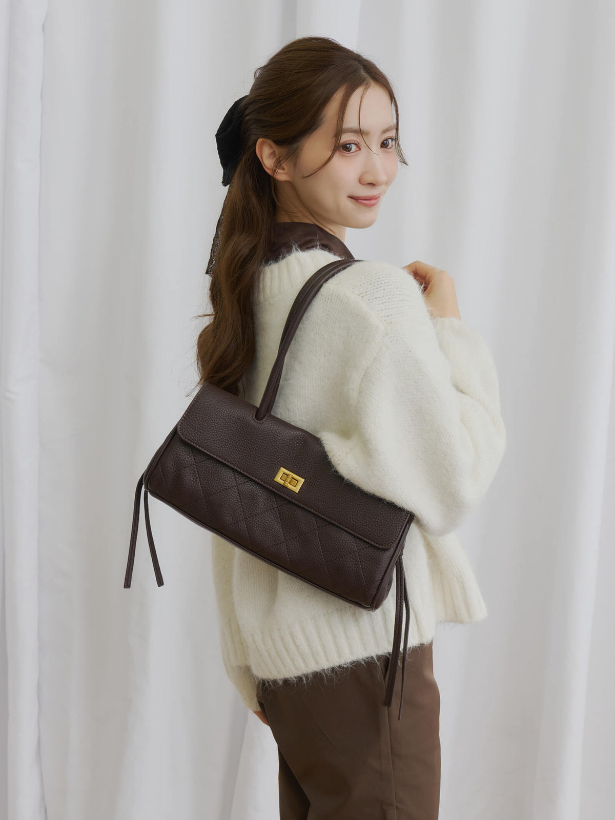 ソフトキルティングショルダーバッグ
