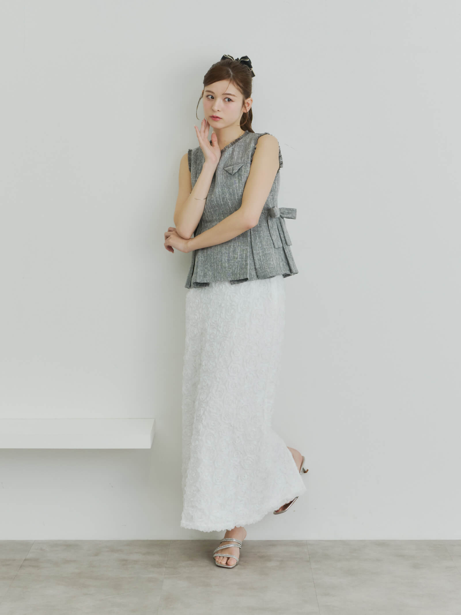 ペプラムリボントップス　ルミネ限定　25aw L.B CANDY STOCK]ペプラムリボントップス | リリーブラウン(LILY BROWN
