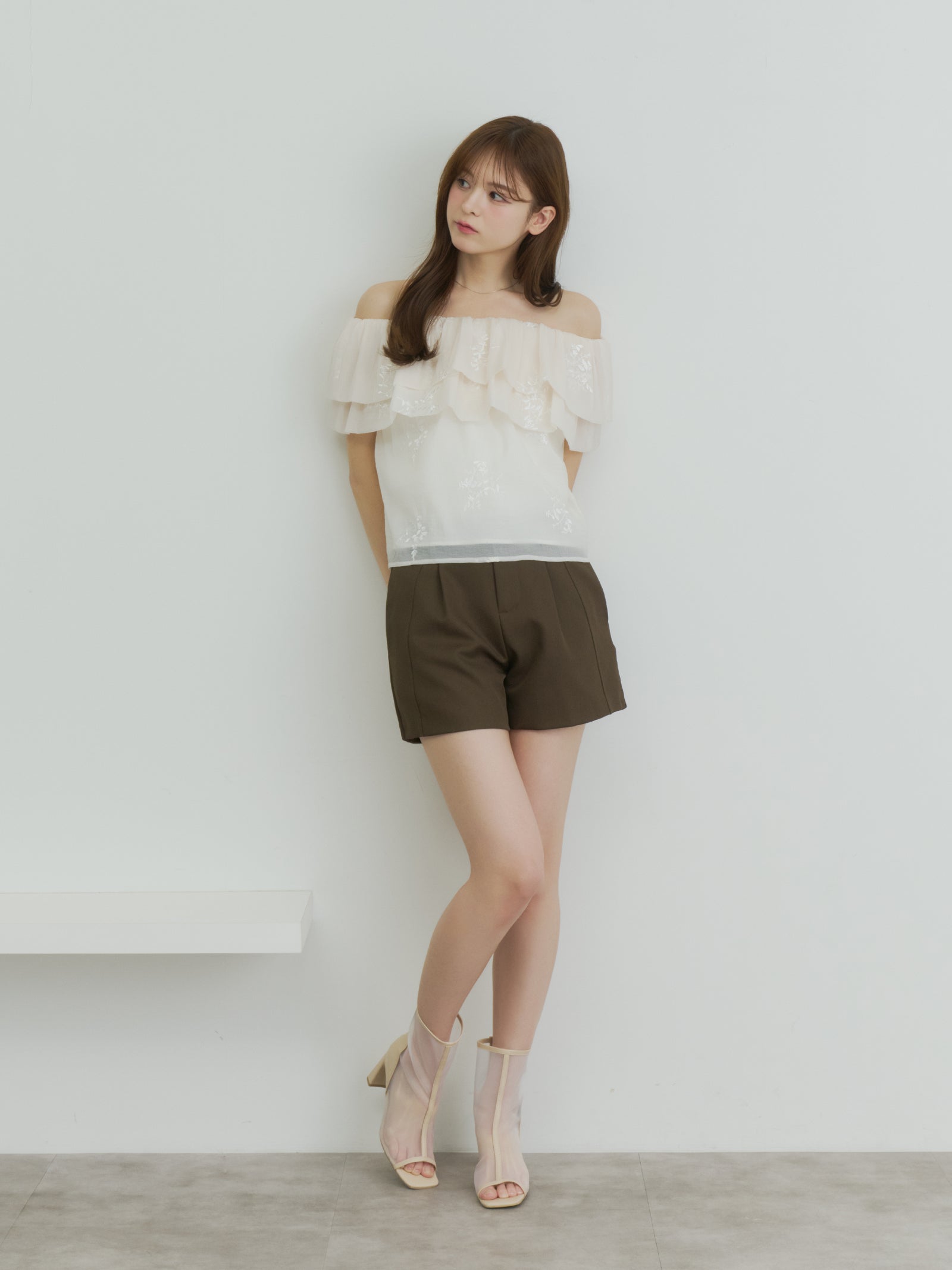 エンブロイダリーフラワーオフショルブラウス