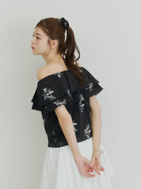 エンブロイダリーフラワーオフショルブラウス