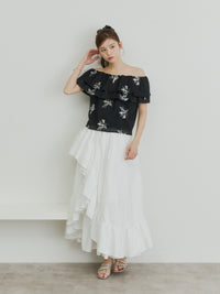 エンブロイダリーフラワーオフショルブラウス