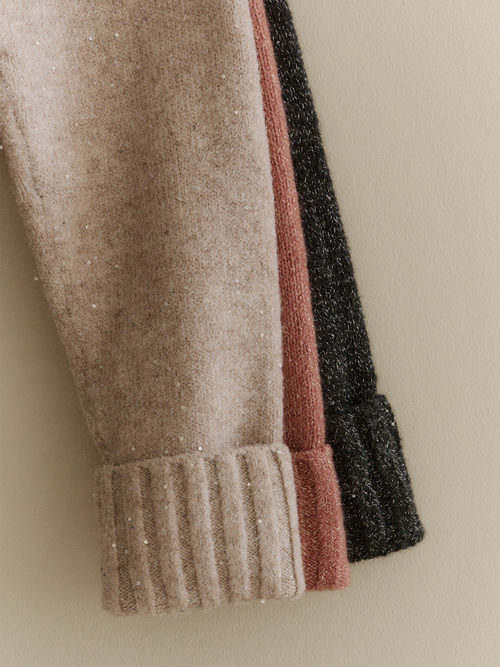 スパンコールタートルニット