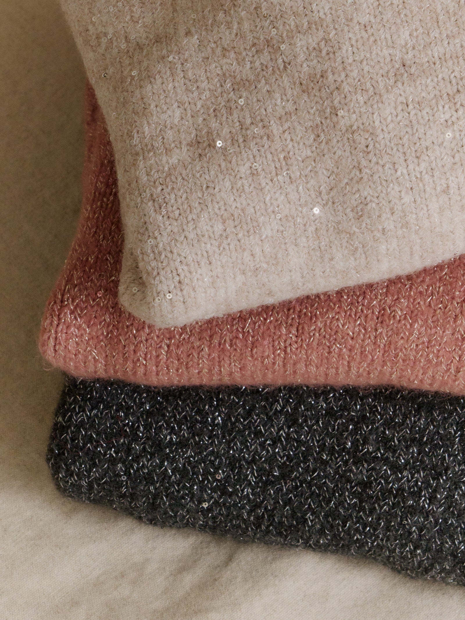 スパンコールタートルニット