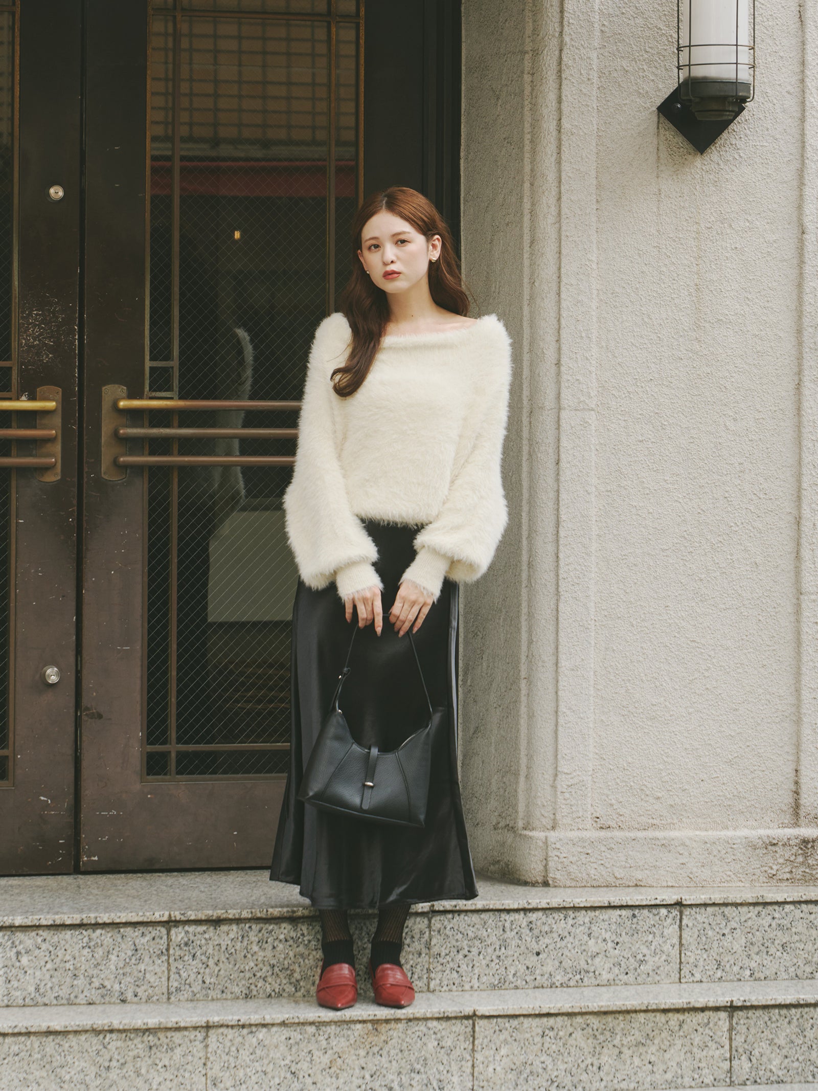 オフショルダーシャギーニット