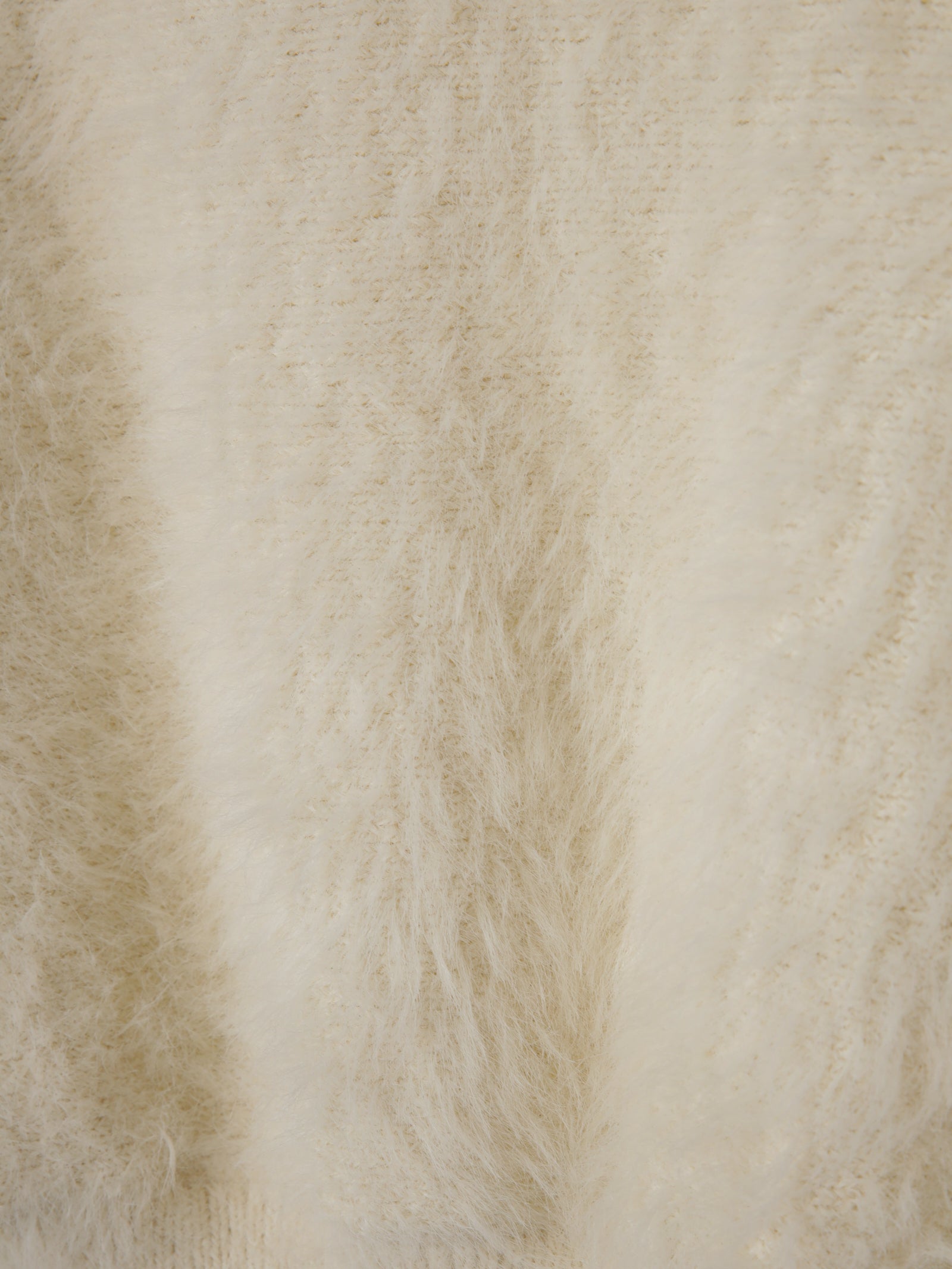 オフショルダーシャギーニット