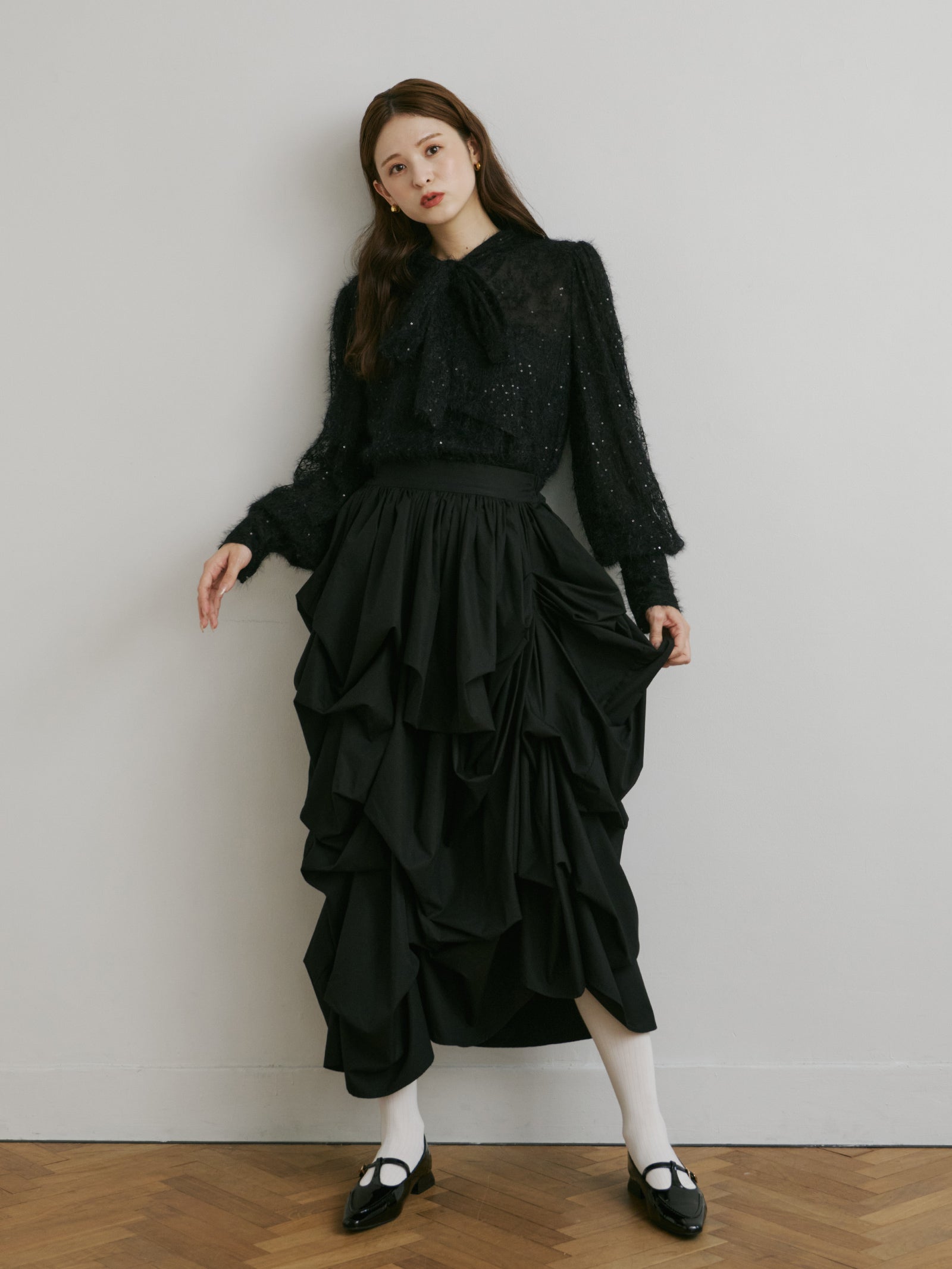 【新品未使用・タグ付き】Olu. スパンコールレースリボンタイブラウス スパンコールレースリボンタイブラウス