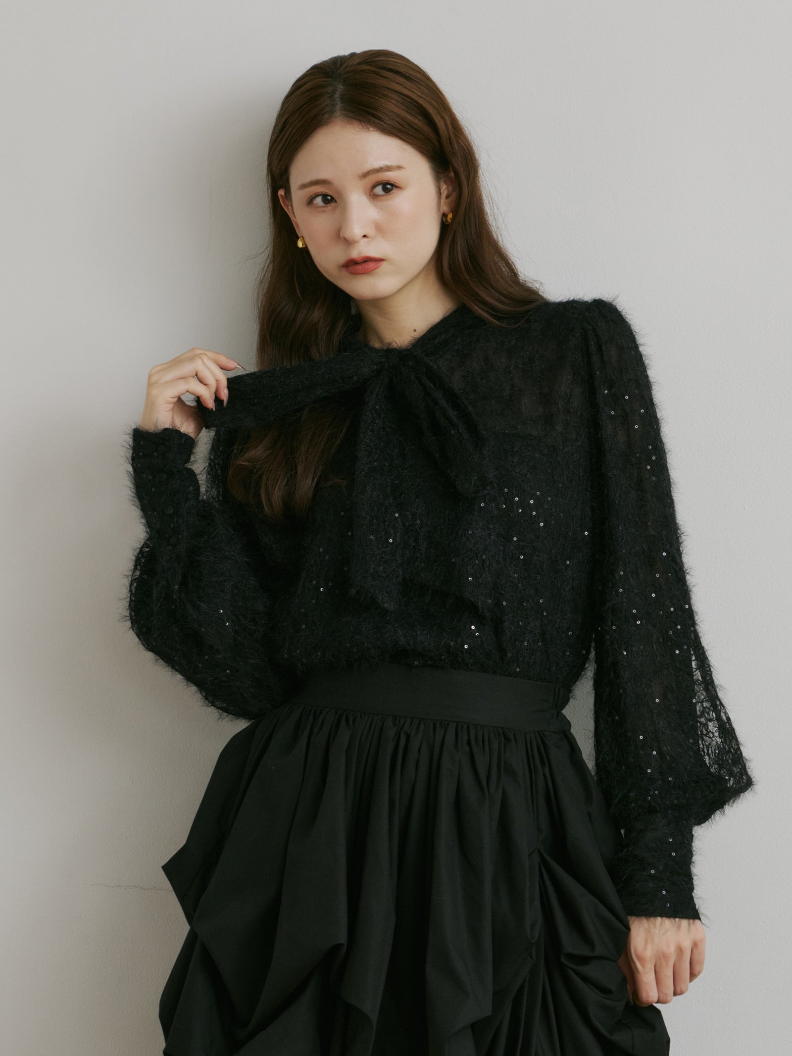 【新品未使用・タグ付き】Olu. スパンコールレースリボンタイブラウス スパンコールレースリボンタイブラウス